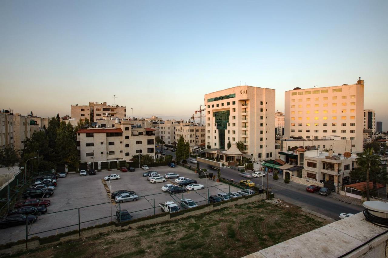 Bristol Hotel Amman Extérieur photo View of the city