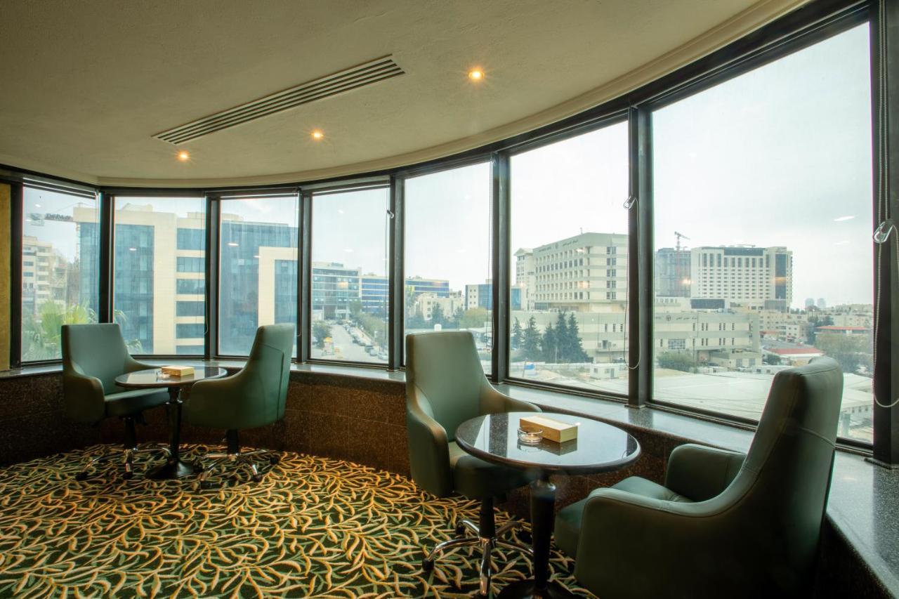 Bristol Hotel Amman Extérieur photo Club Lounge at the Crowne Plaza Hotel, Hyderabad