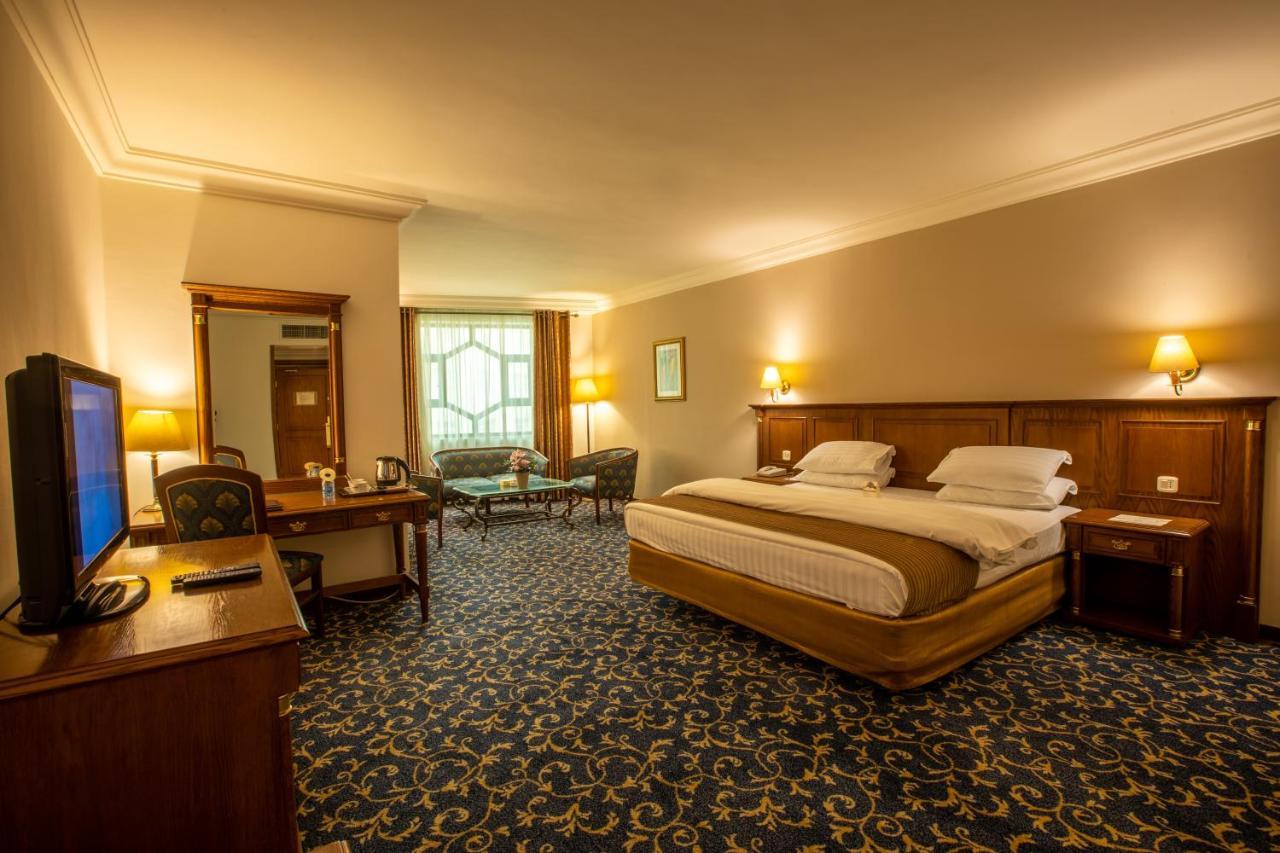 Bristol Hotel Amman Extérieur photo A room at the hotel