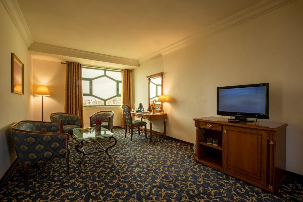 Bristol Hotel Amman Extérieur photo A room at the hotel