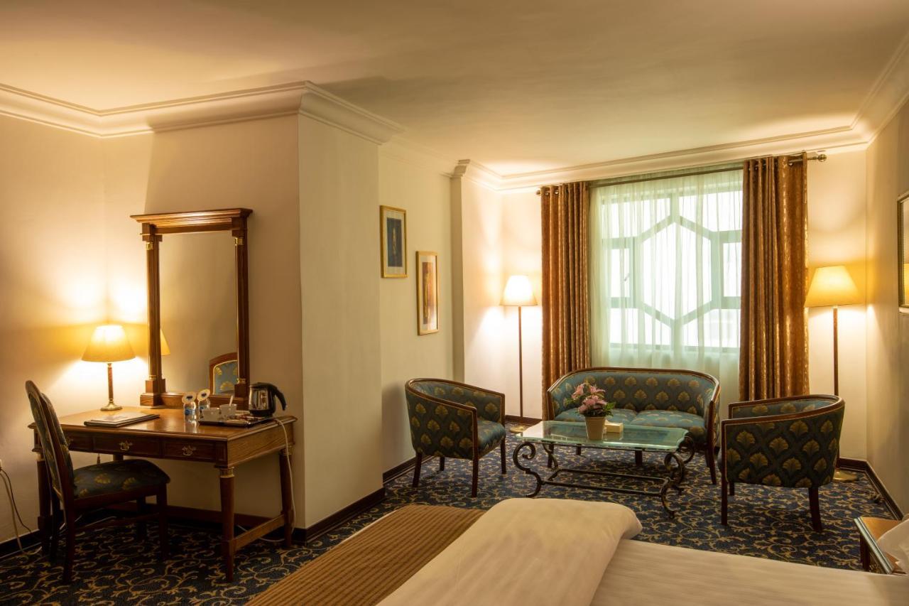 Bristol Hotel Amman Extérieur photo A room at the hotel