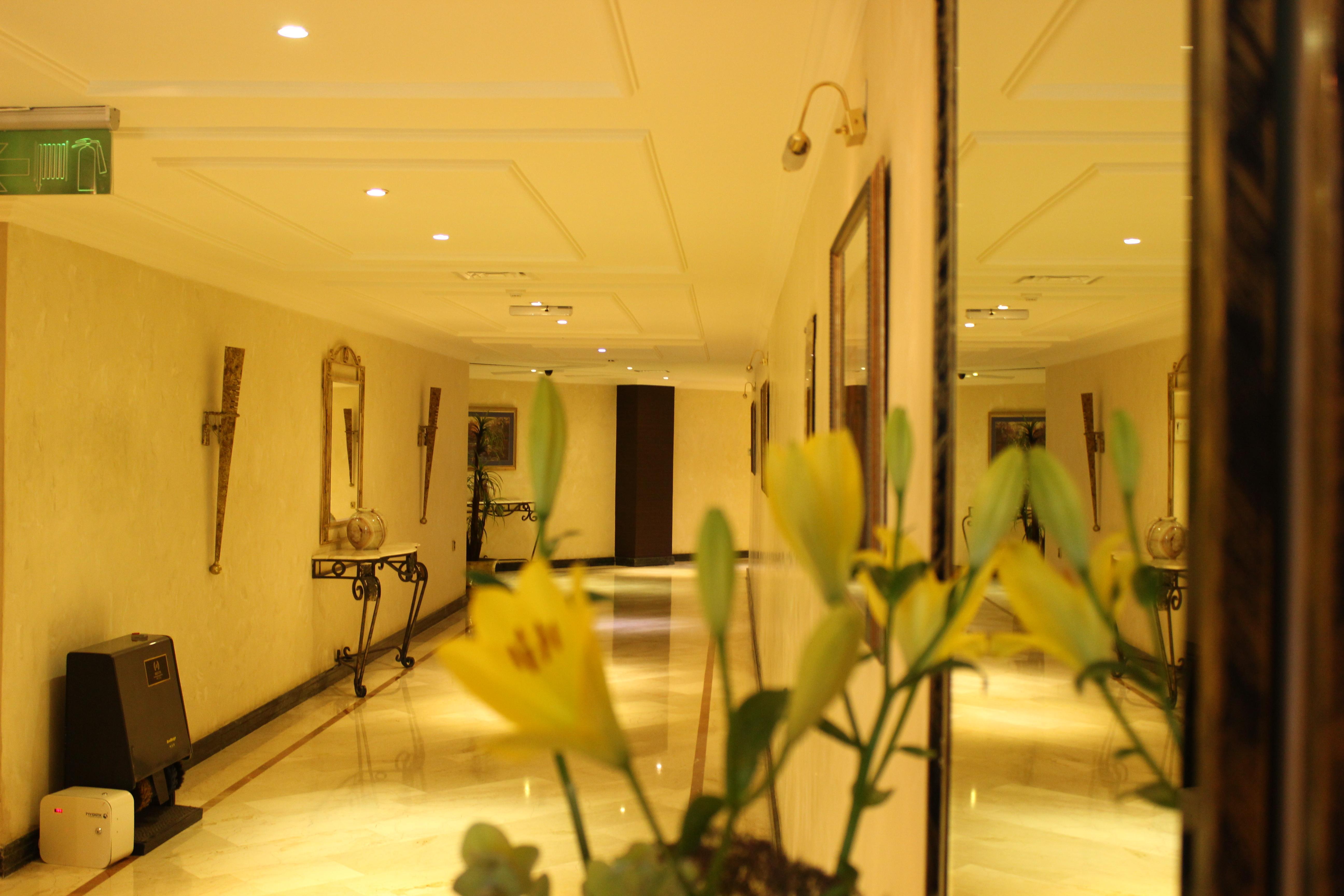 Bristol Hotel Amman Extérieur photo The interior of the hotel