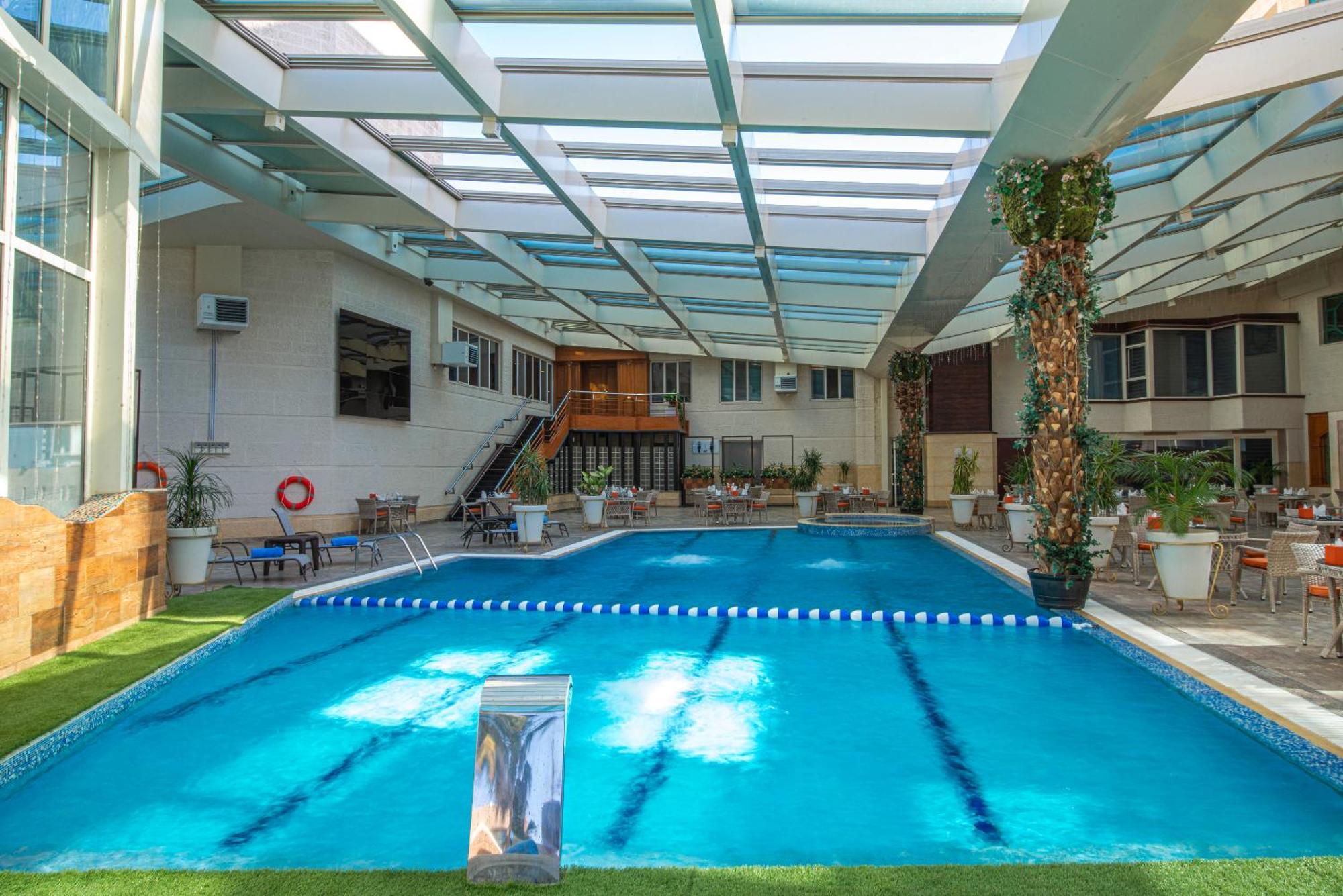 Bristol Hotel Amman Extérieur photo Swimming pool