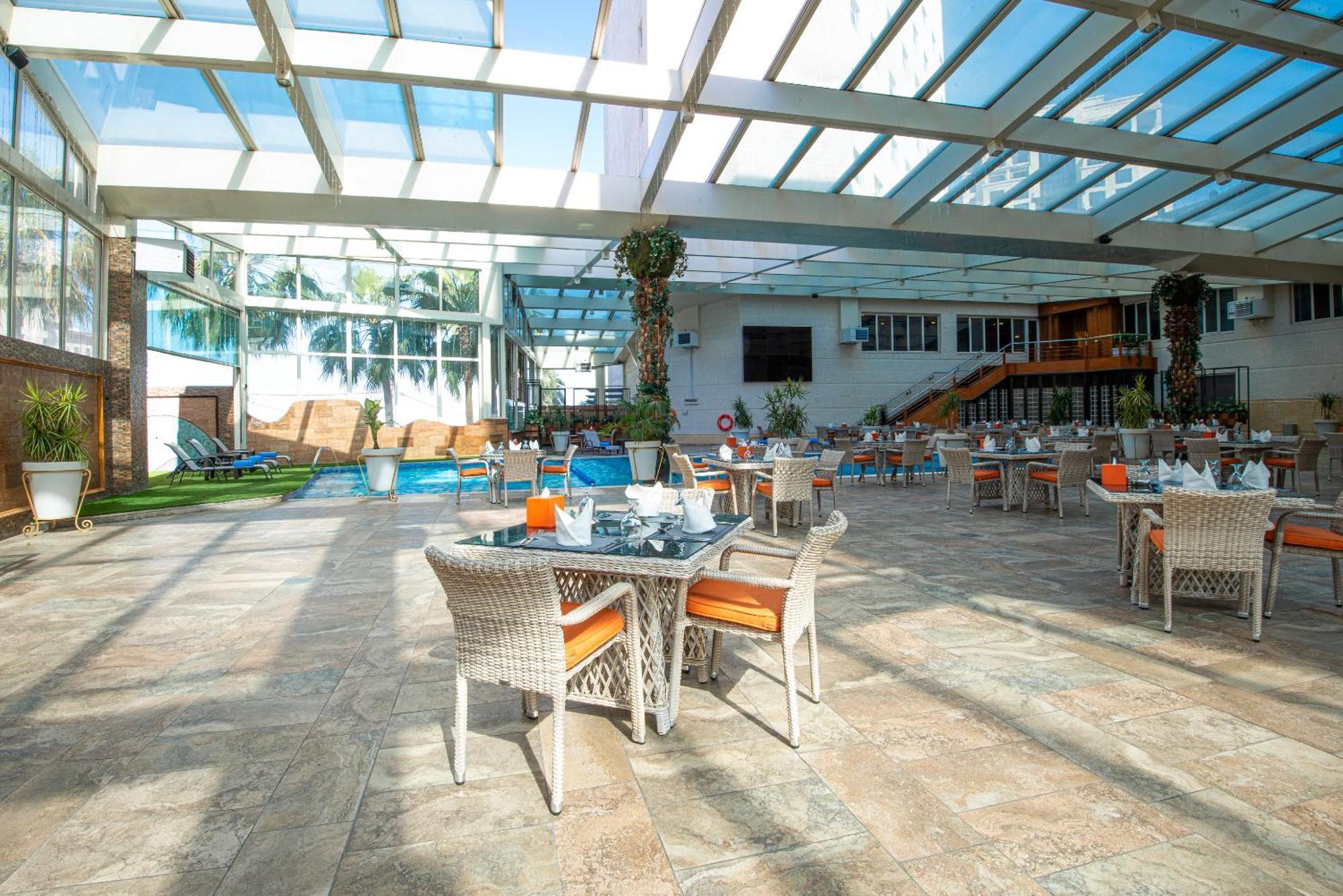 Bristol Hotel Amman Extérieur photo The pool at the hotel