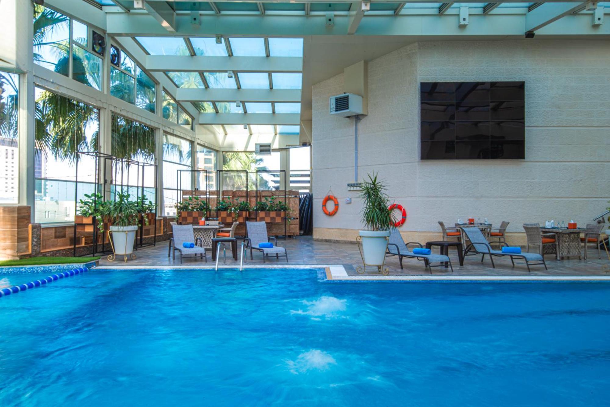 Bristol Hotel Amman Extérieur photo Swimming pool