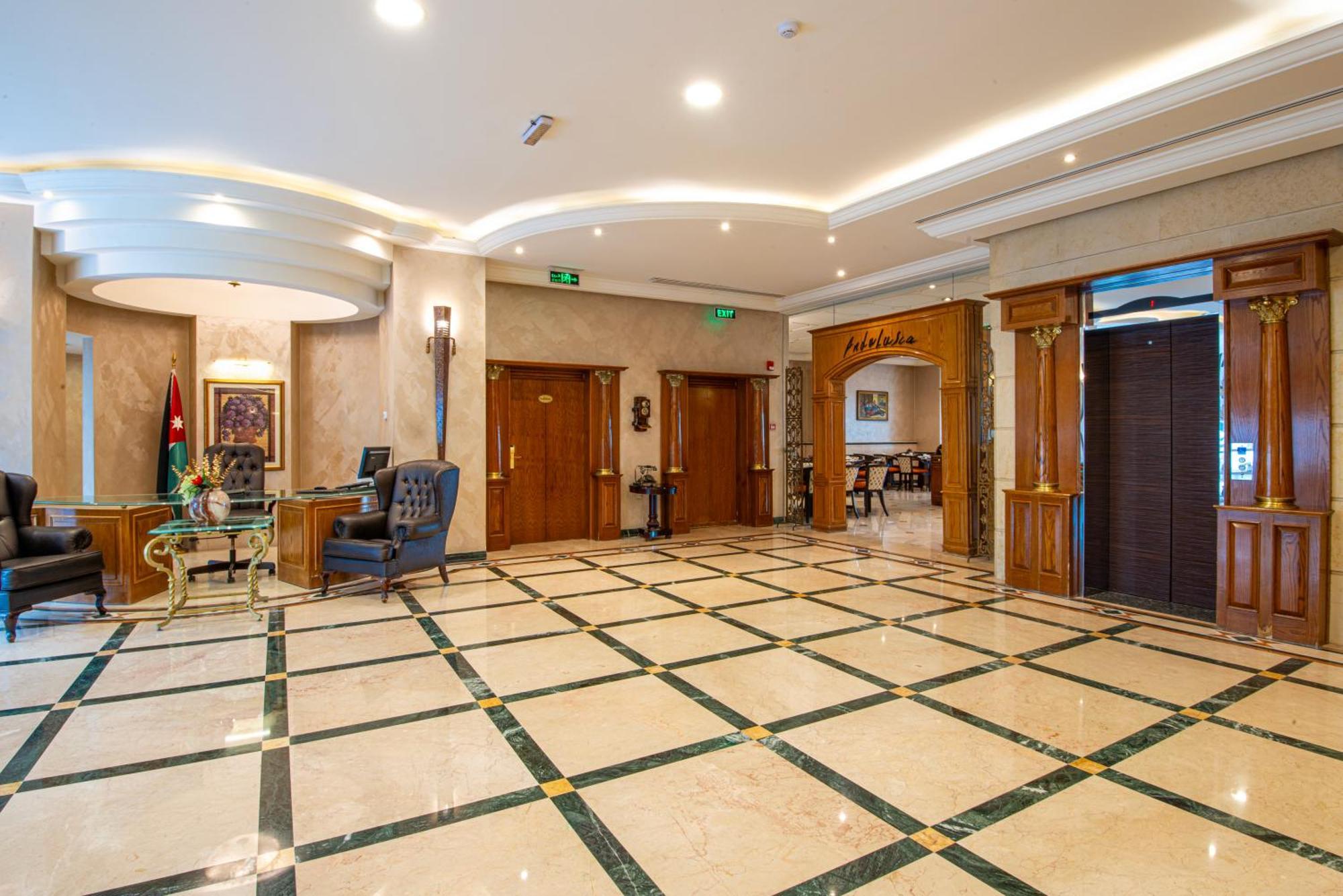 Bristol Hotel Amman Extérieur photo Lobby