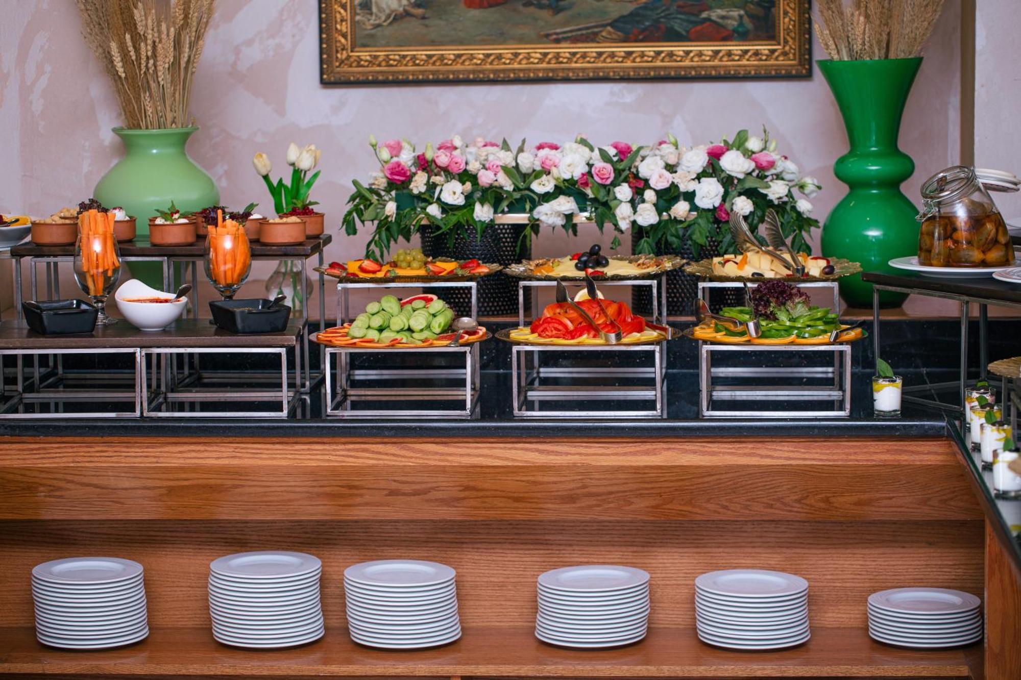 Bristol Hotel Amman Extérieur photo A buffet