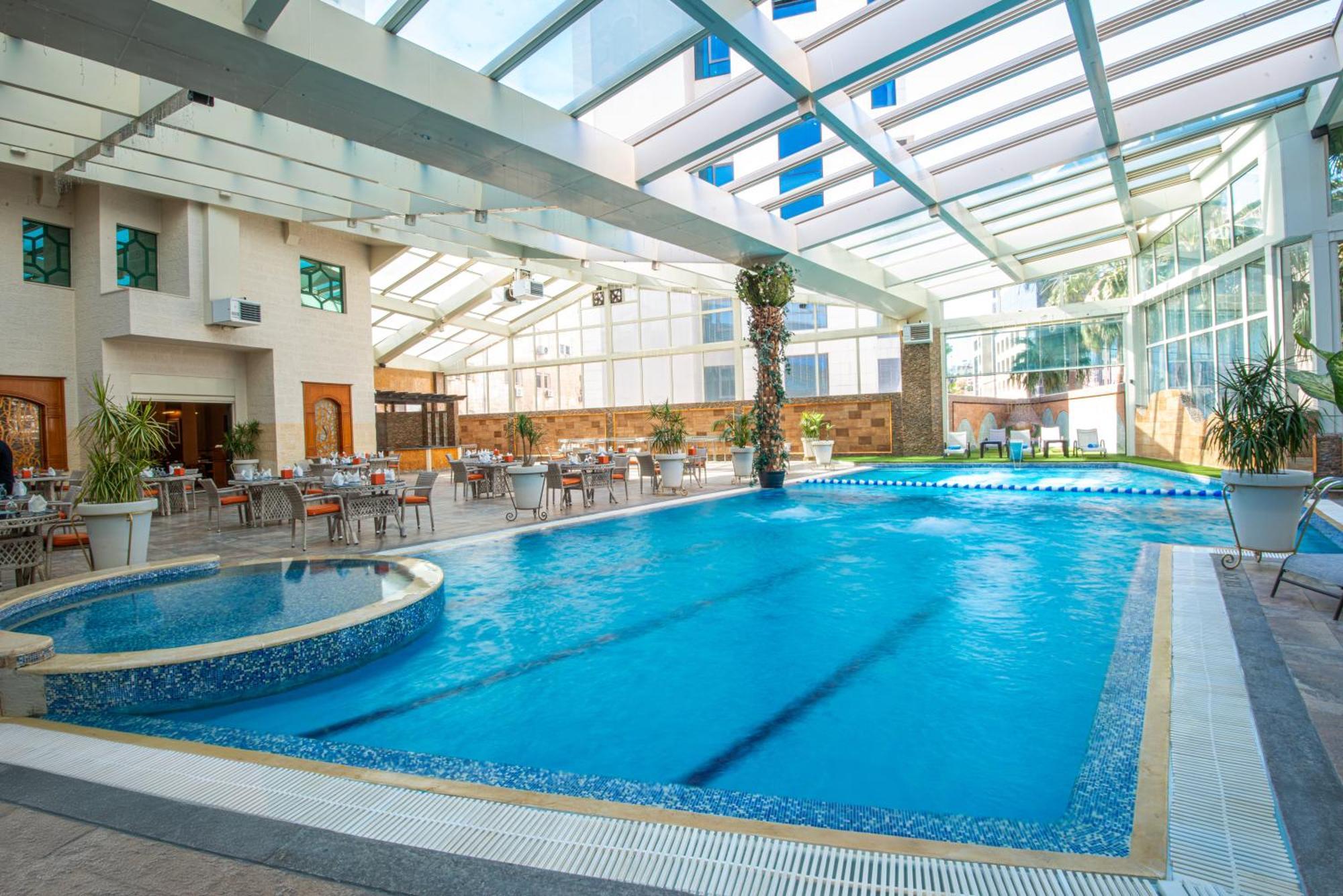 Bristol Hotel Amman Extérieur photo The swimming pool at the hotel
