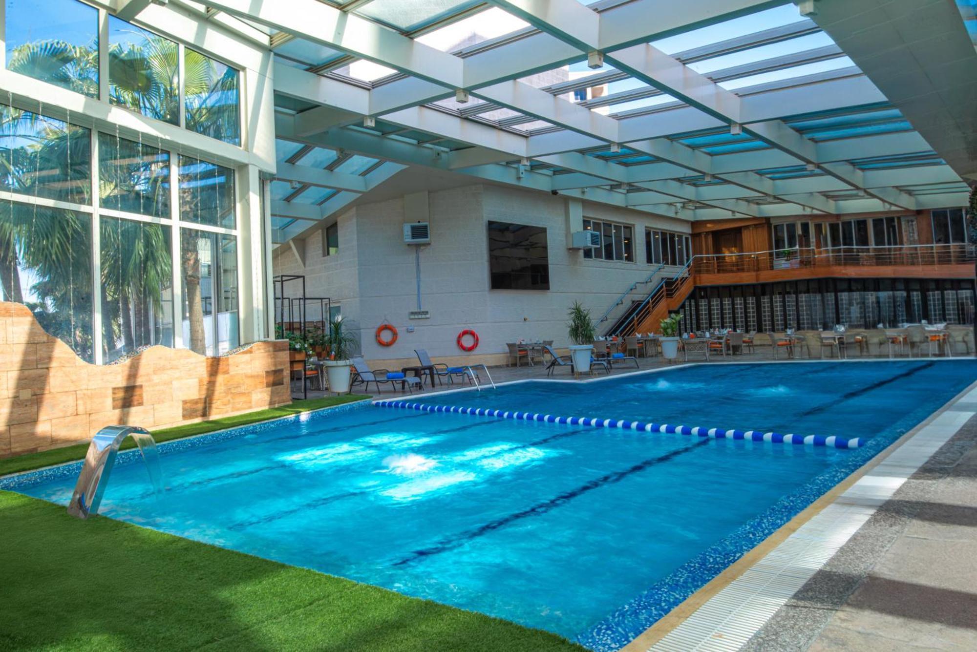 Bristol Hotel Amman Extérieur photo Swimming pool