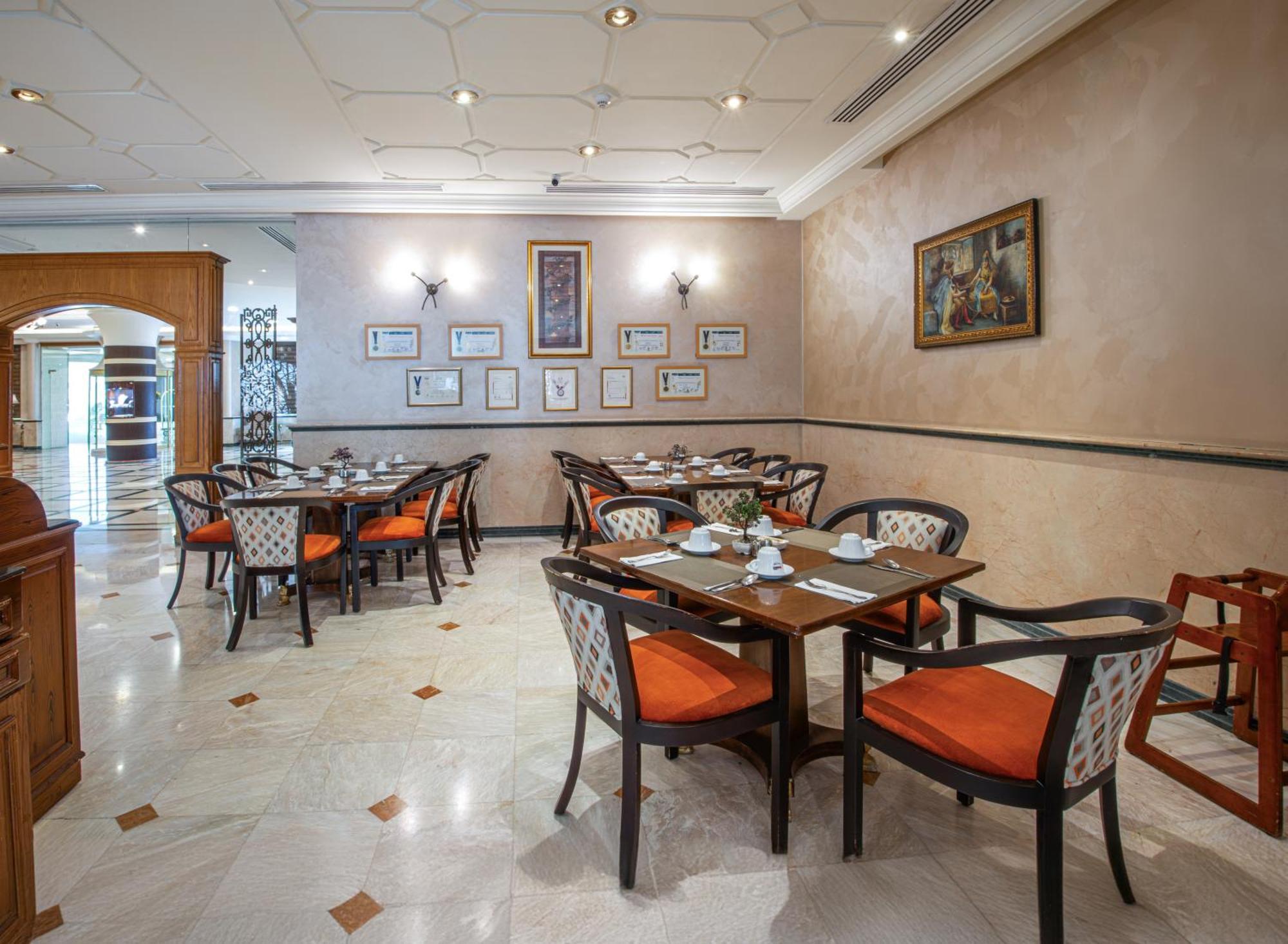 Bristol Hotel Amman Extérieur photo The restaurant